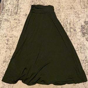 Joe B maxi skirt size large, dark green.